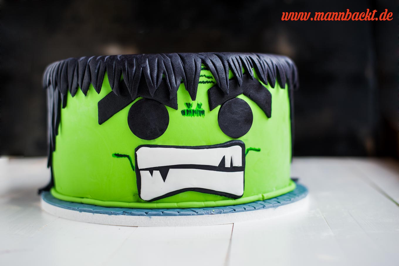 Hulk Avengers Cake-1