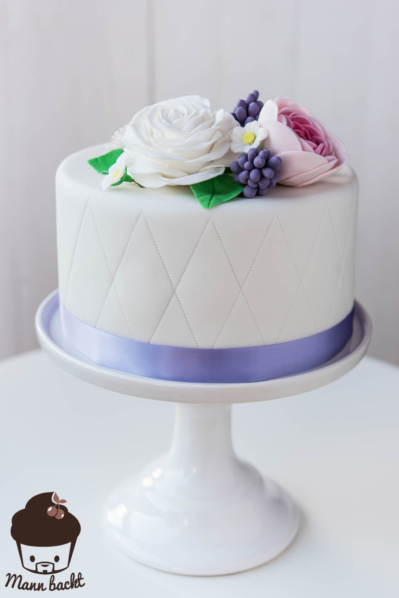 Wedding Cake Mann backt Flowers Hochzeitstorte mit Blumen (1 von 2)