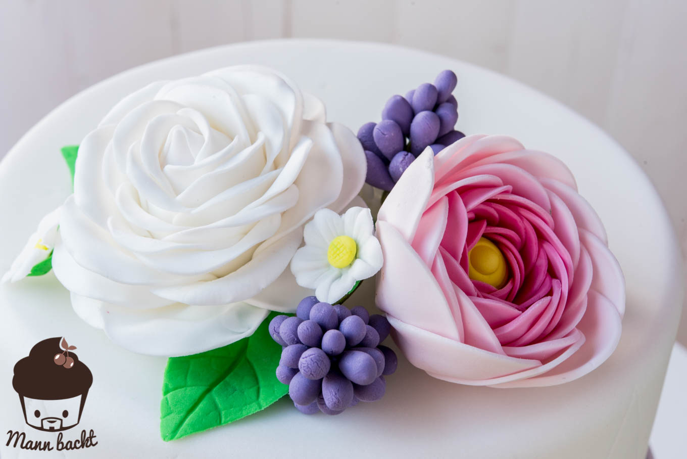 Wedding Cake Mann backt Flowers Hochzeitstorte mit Blumen (2 von 2)