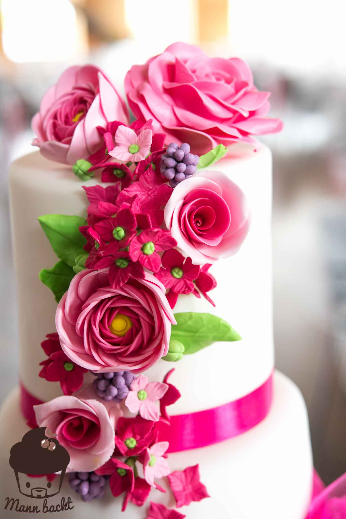 Hochzeitstorte Mann backt Tortendesign pink Wedding Cake Moschen (3 von 9)