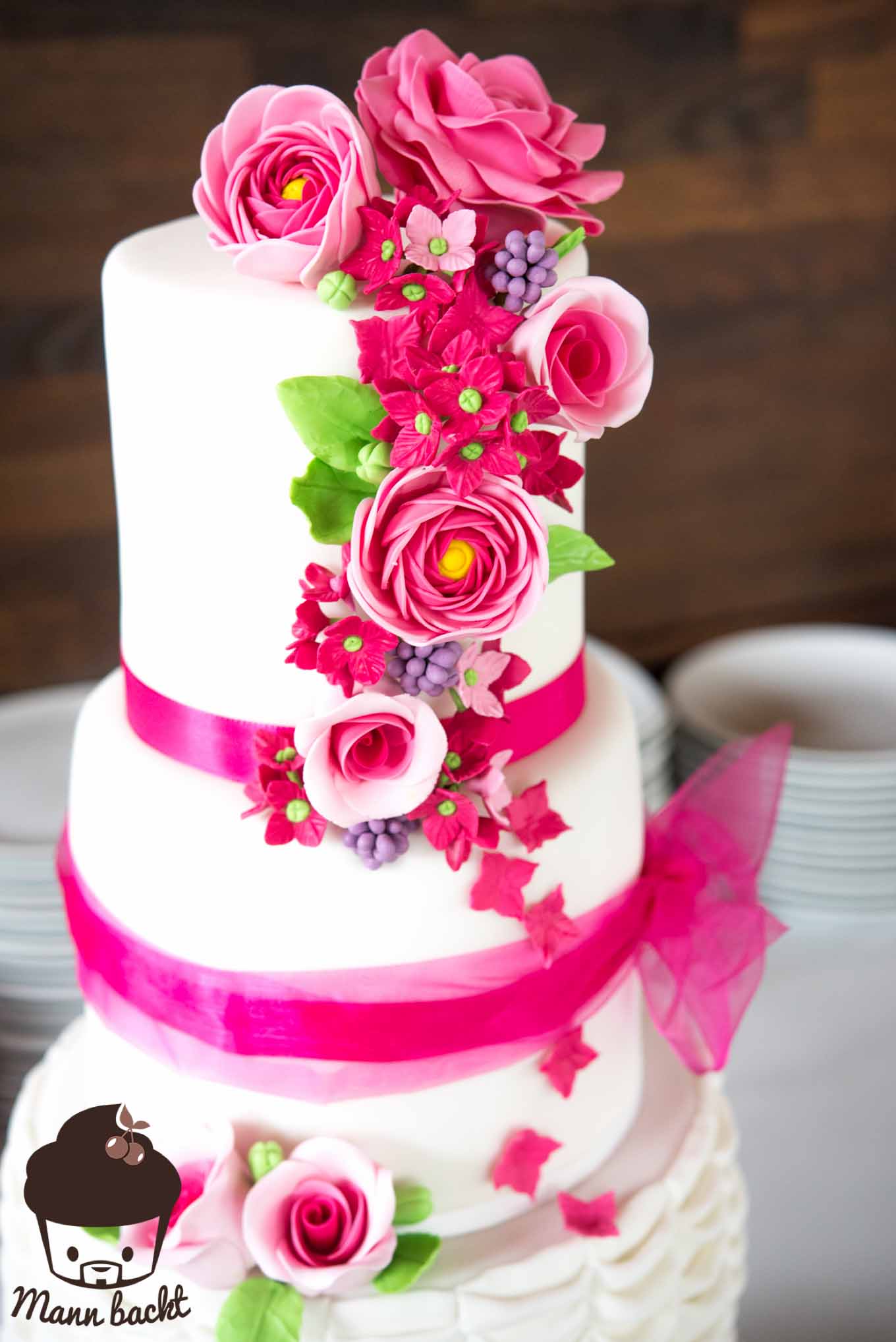 Hochzeitstorte Mann backt Tortendesign pink Wedding Cake Moschen (8 von 9)