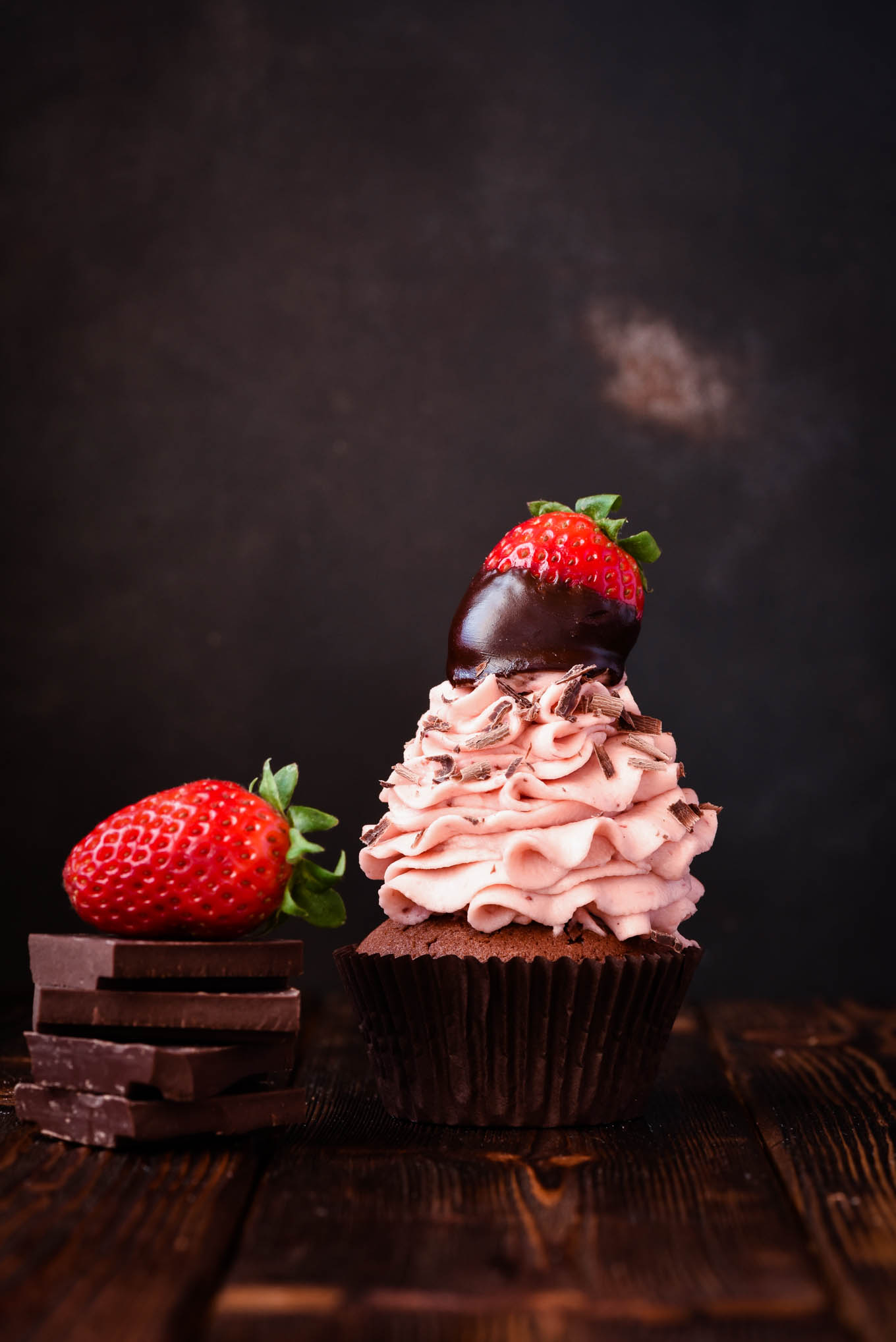Mann backt Erdbeer Schokoladen Cupcakes Marian Moschen Muffins Schokolademuffins (4 von 5)