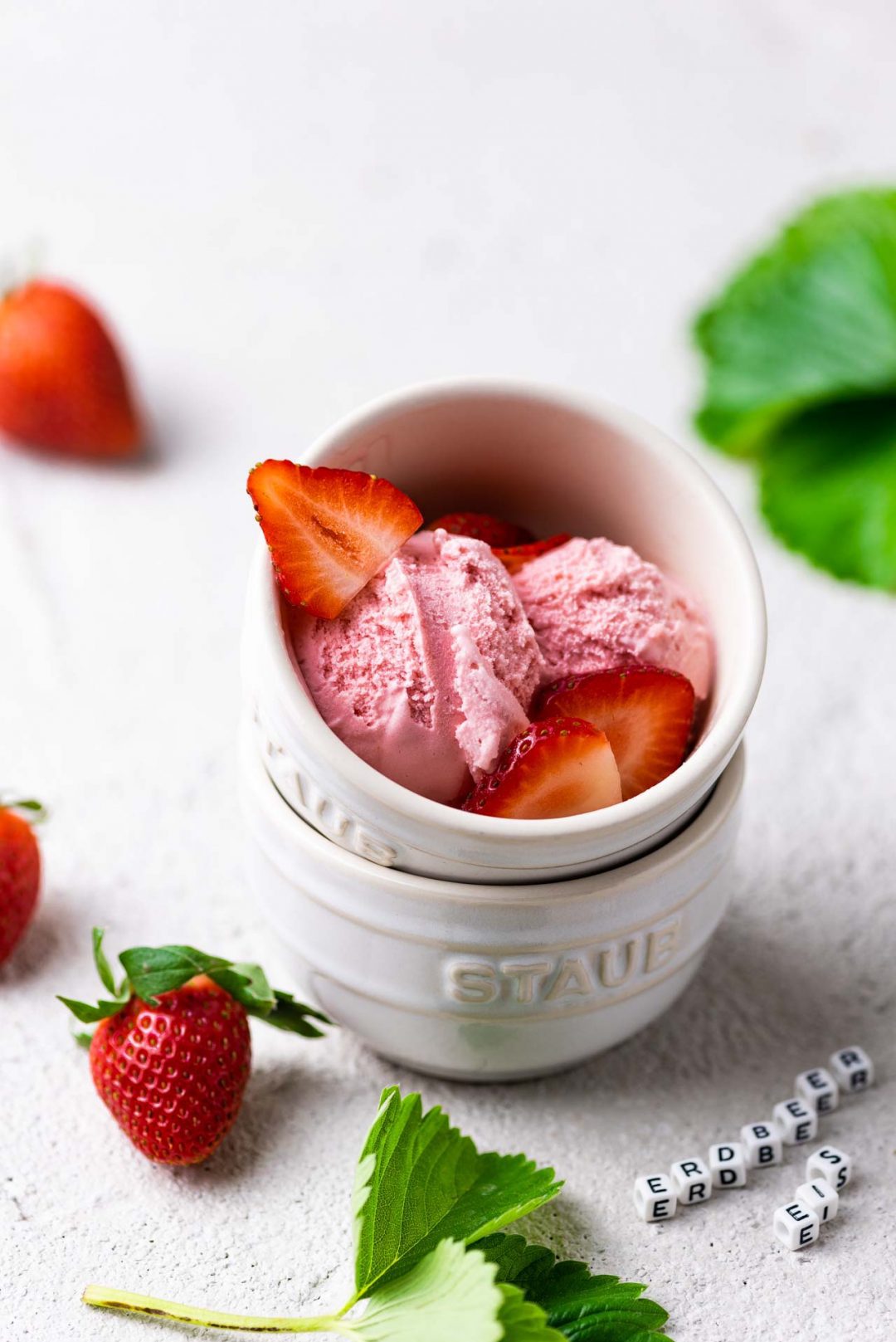 Erdbeereis - Rezept für Eiscreme mit Erdbeeren - Mann backt