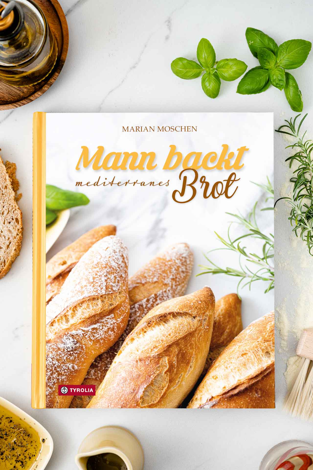 Mann backt mediterranes Brot ©Marian Moschen Mann backt