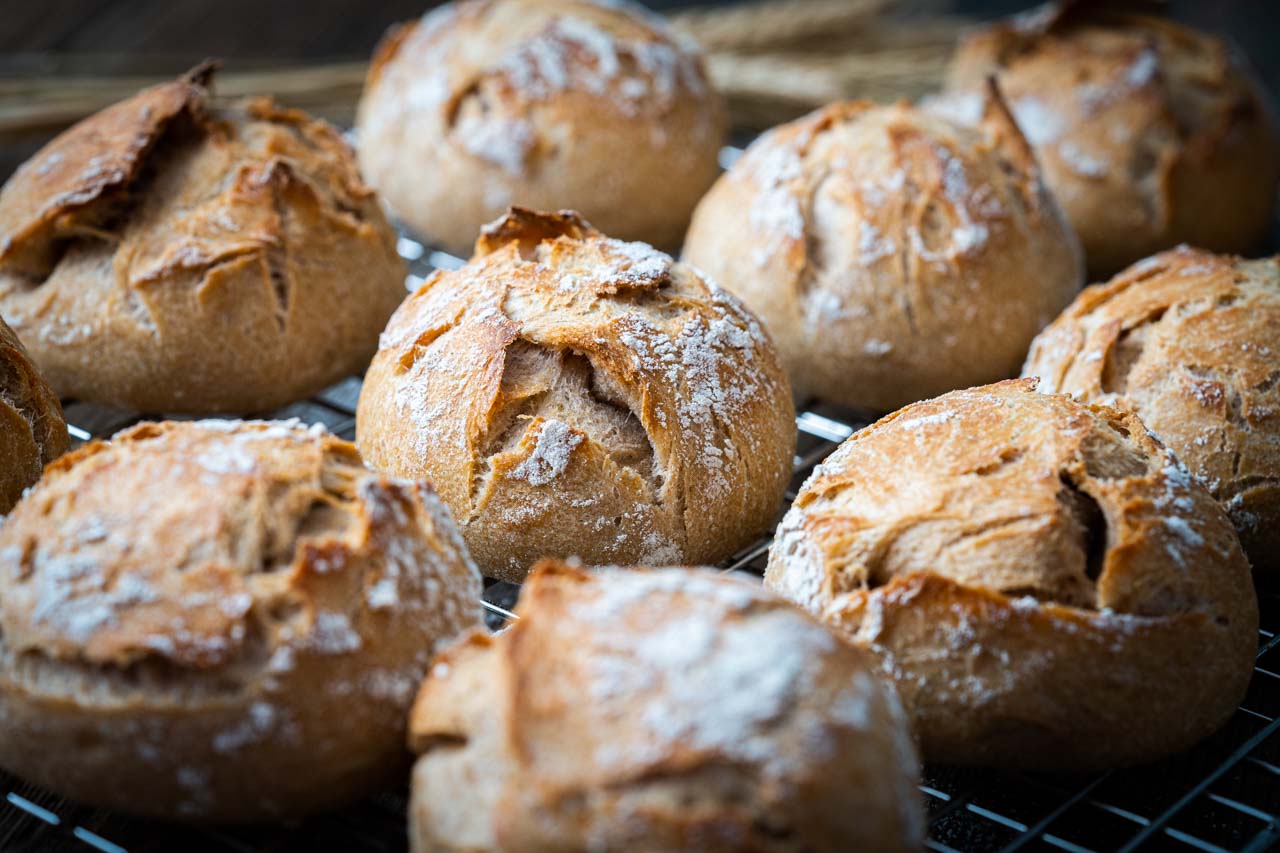 Sauerteigbrötchen - quick and easy - Mann backt Sauerteigbrötchen - quick and easy - Mann backt